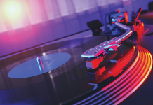 TAMPA BAY NIGHTLIFE: VINYL VIBES Vinyl Vibes in Tampa Bay
